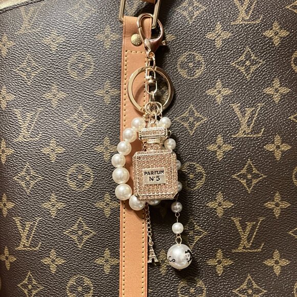 NWT Perfume bottle №5 Rhinestone/Pearls Crystal Bag Charm Pendant Key Ho… - Picture 6 of 8